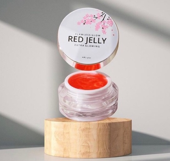 MS Glow Red Jelly untuk Menyamarkan Noda Hitam